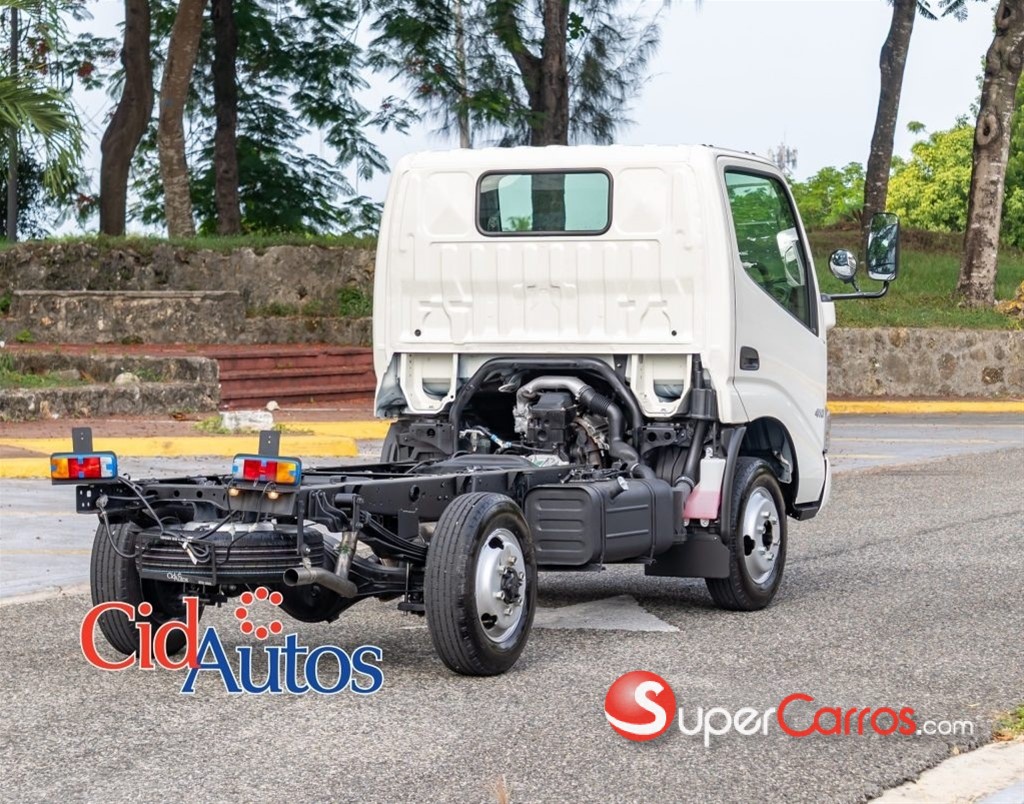 2026 Hino 200 — foto 3 / 9