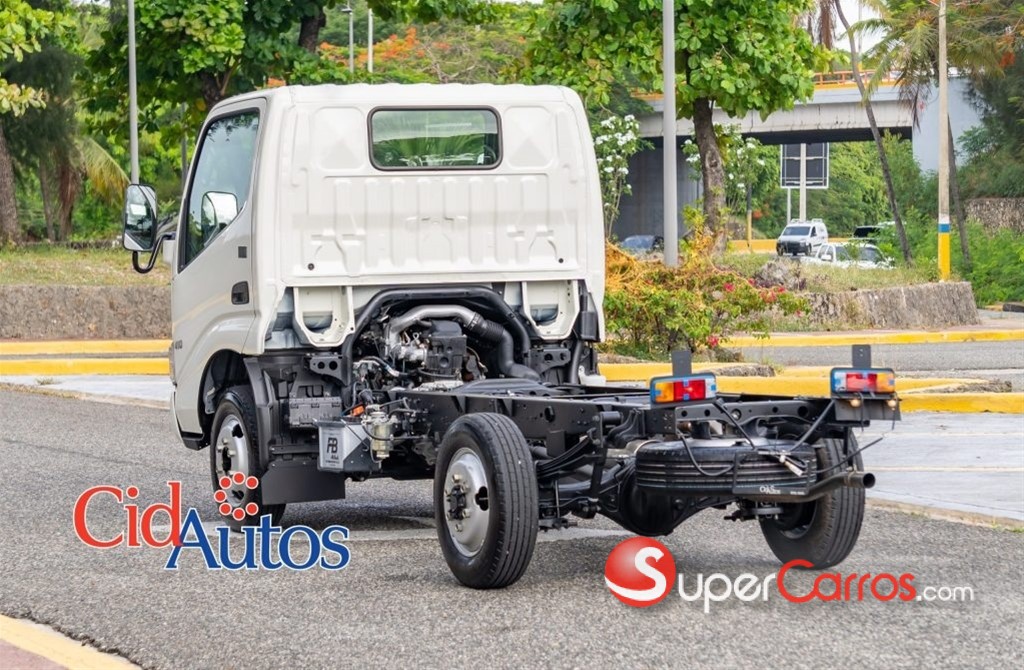 2026 Hino 200 — foto 4 / 9