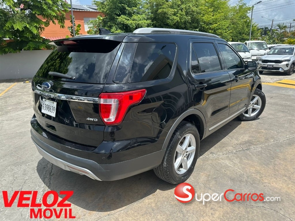 2017 Ford Explorer XLT 4WD — foto 2 / 8