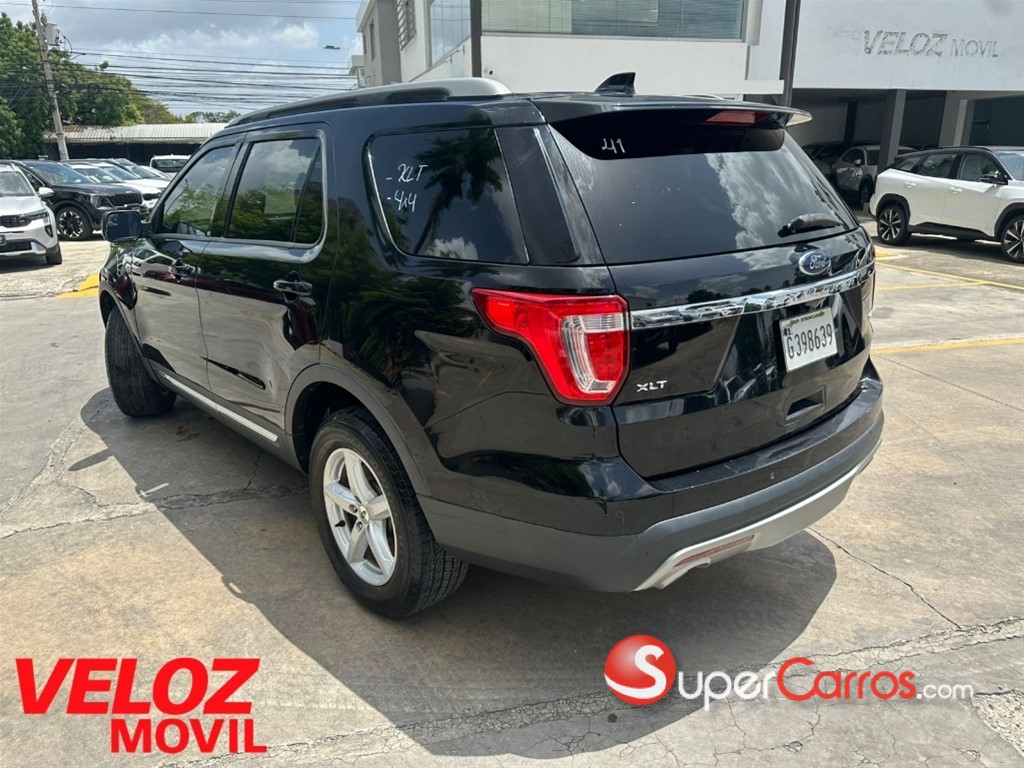 2017 Ford Explorer XLT 4WD — foto 3 / 8