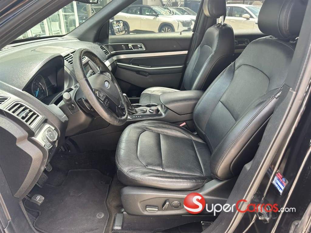 2017 Ford Explorer XLT 4WD — foto 4 / 8