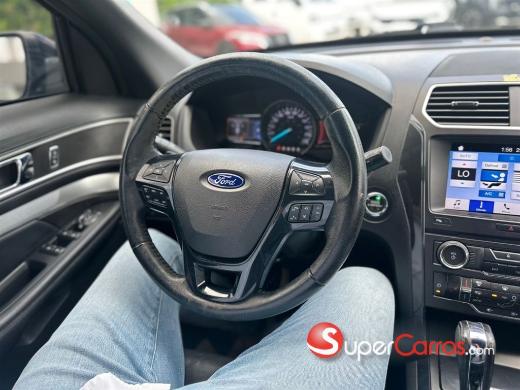 2017 Ford Explorer XLT 4WD — foto 5 / 8