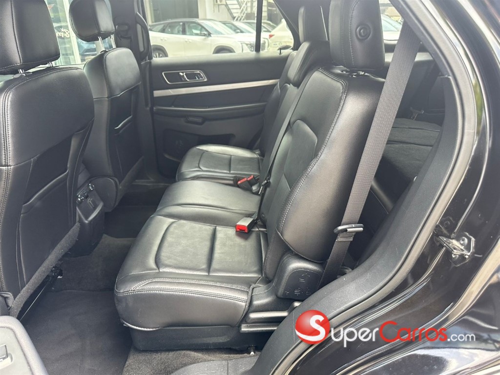 2017 Ford Explorer XLT 4WD — foto 7 / 8