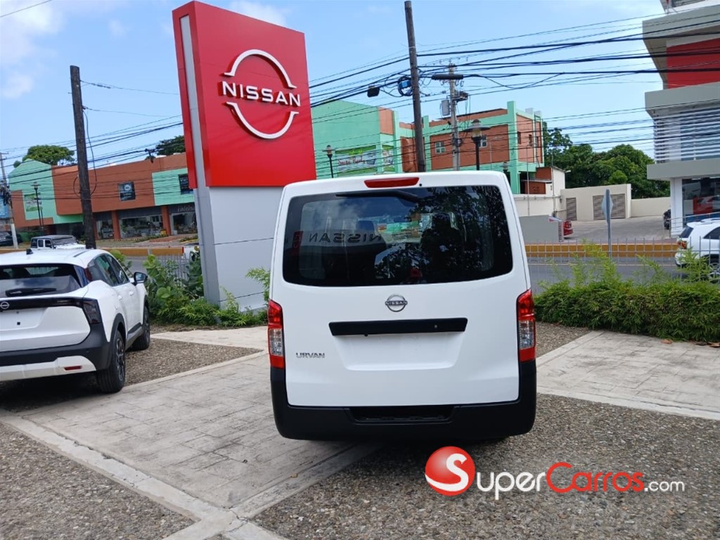 2027 Nissan Urvan Cargo — foto 2 / 12