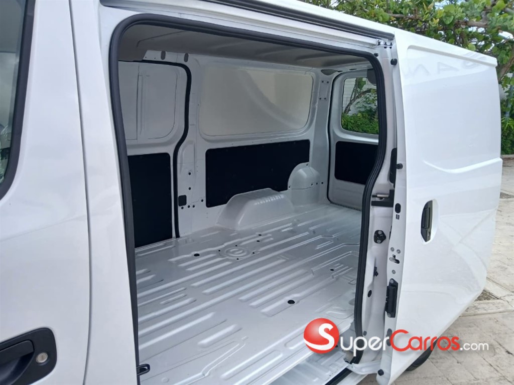 2027 Nissan Urvan Cargo — foto 7 / 12