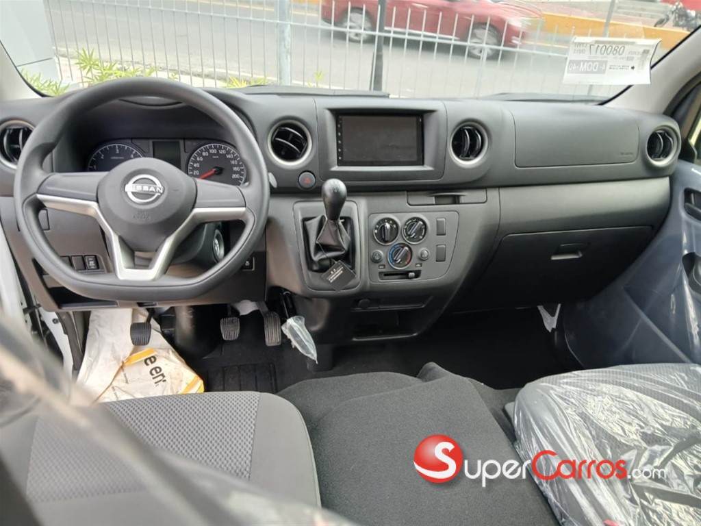 2027 Nissan Urvan Cargo — foto 11 / 12
