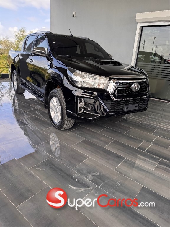 2017 Toyota Hilux — foto 3 / 12