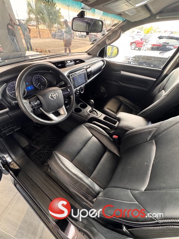 2017 Toyota Hilux — foto 7 / 12