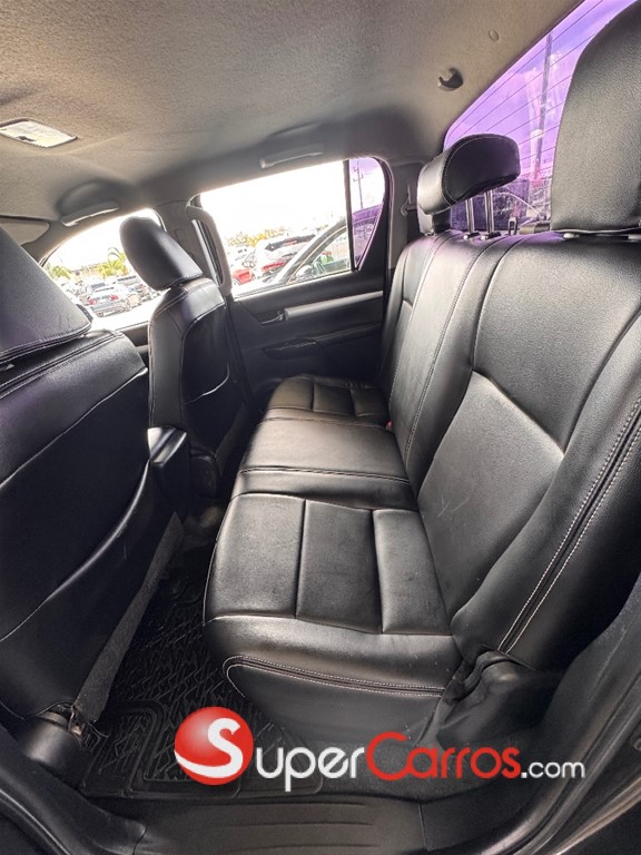 2017 Toyota Hilux — foto 12 / 12