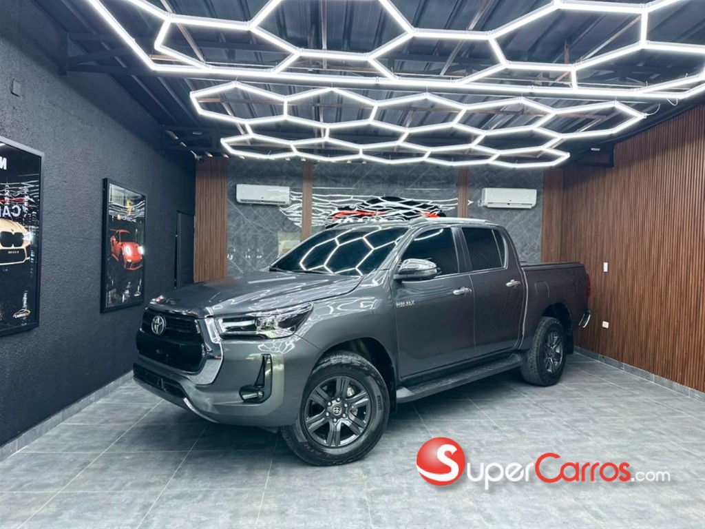 2025 Toyota Hilux SRV