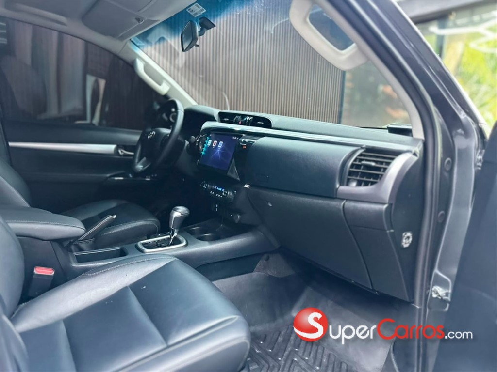 2025 Toyota Hilux SRV — foto 8 / 12