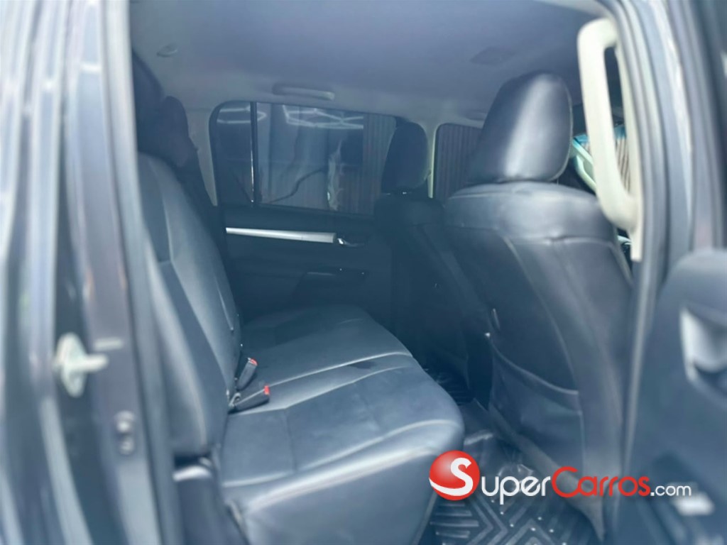2025 Toyota Hilux SRV — foto 9 / 12
