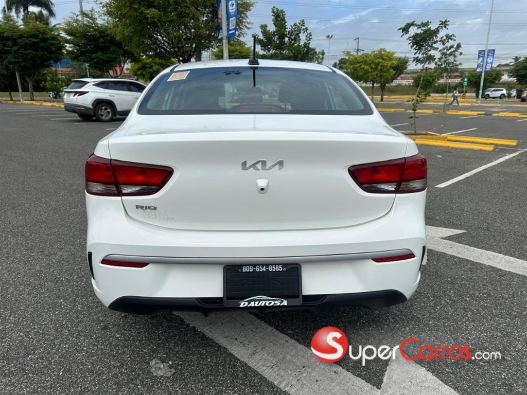 2022 Kia Rio S — foto 2 / 10
