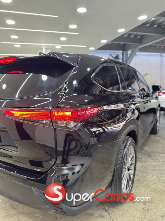 2020 Toyota Highlander LE — foto 4 / 11