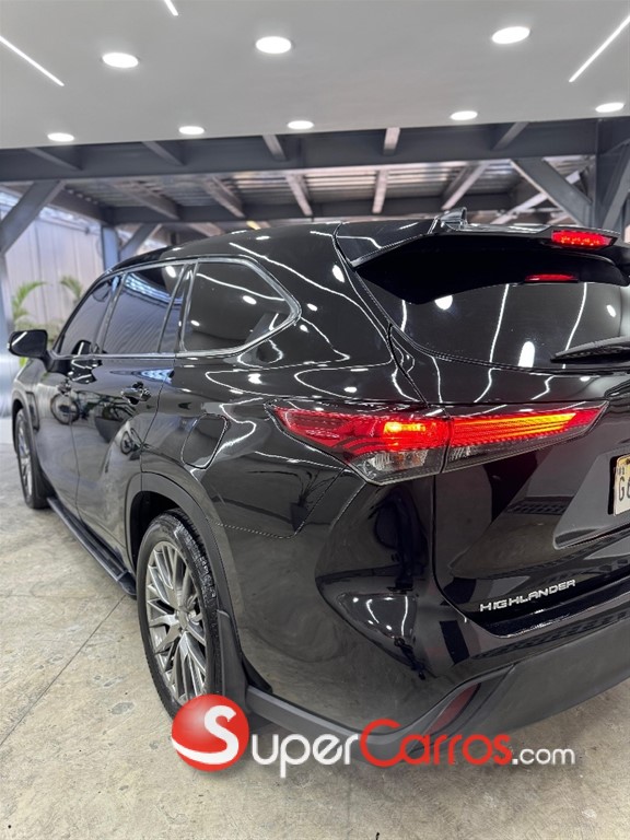 2020 Toyota Highlander LE — foto 5 / 11