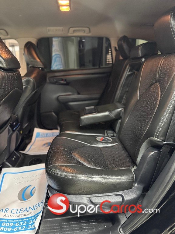 2020 Toyota Highlander LE — foto 8 / 11