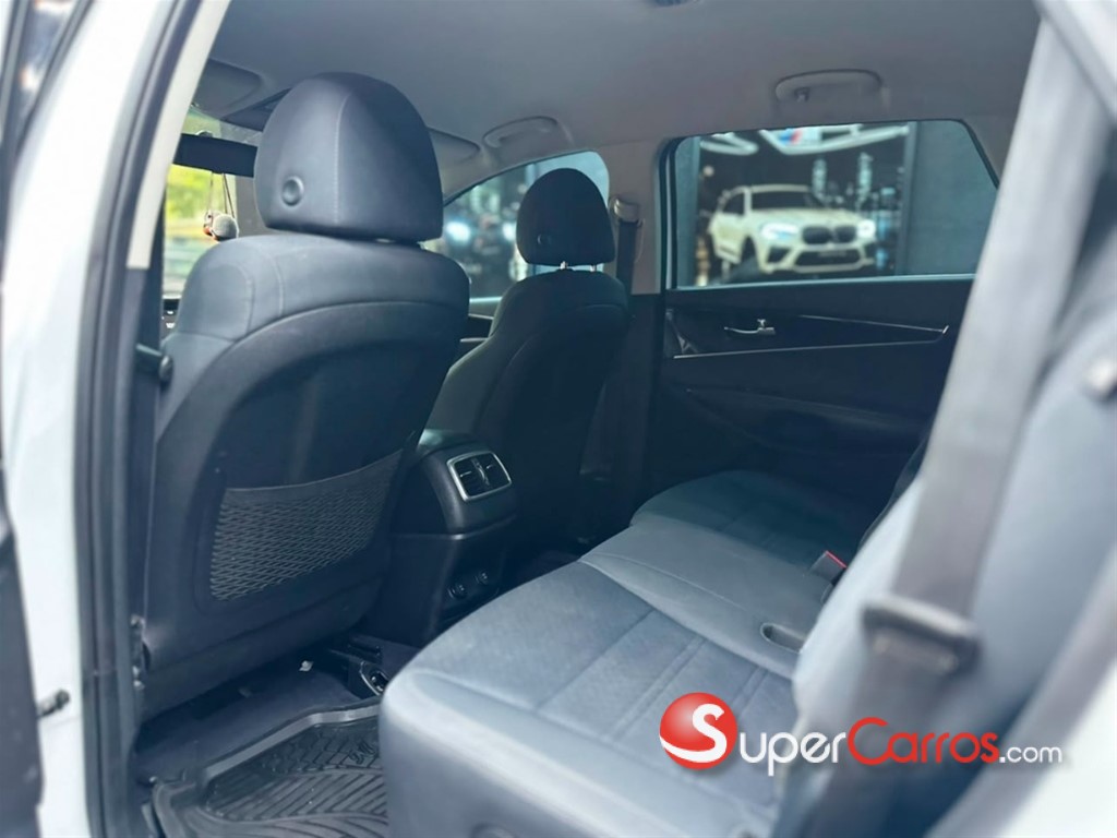 2020 Kia Sorento LX — foto 7 / 9