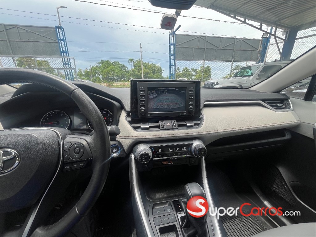 2022 Toyota RAV4 XLE Premium — foto 9 / 12