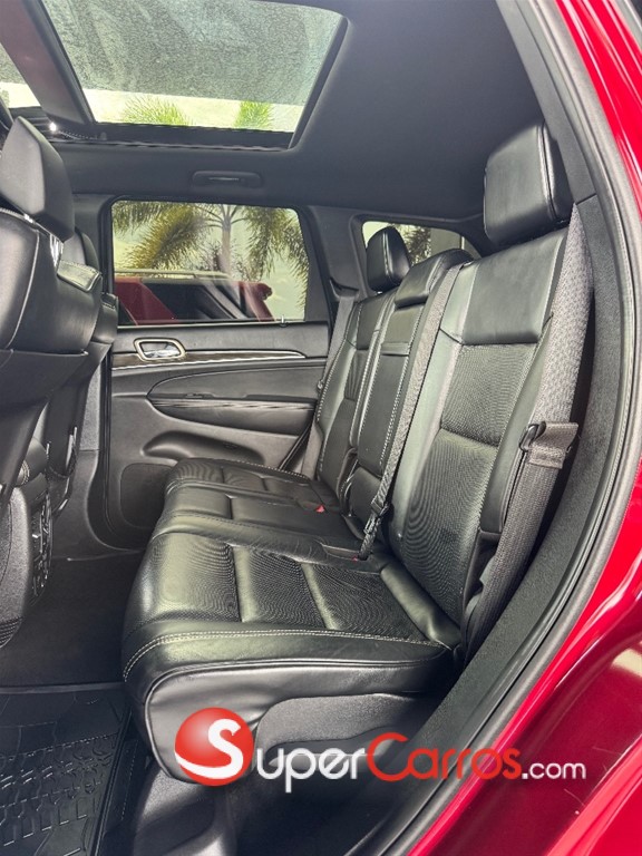 2015 Jeep Grand Cherokee Overland — foto 8 / 10