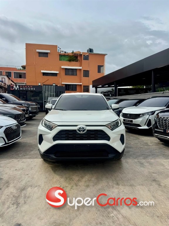 2020 Toyota RAV4 LE — foto 2 / 12