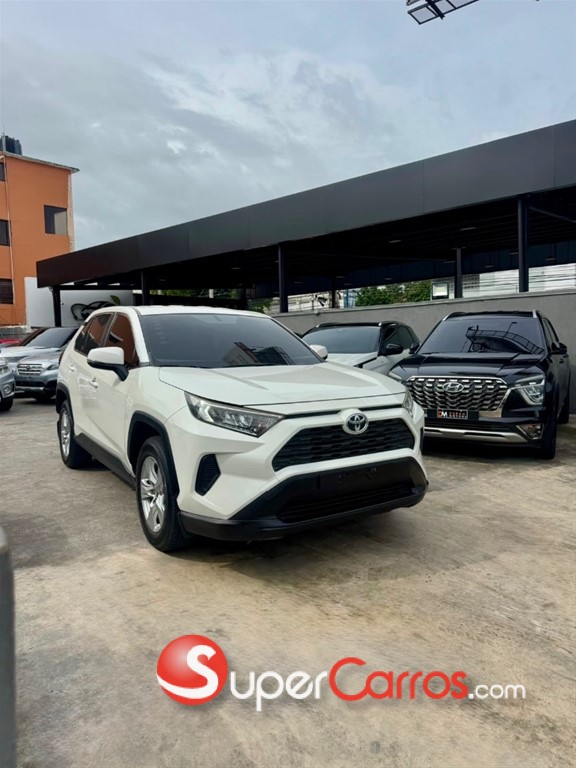 2020 Toyota RAV4 LE — foto 3 / 12