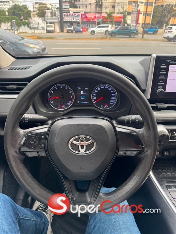 2020 Toyota RAV4 LE — foto 6 / 12