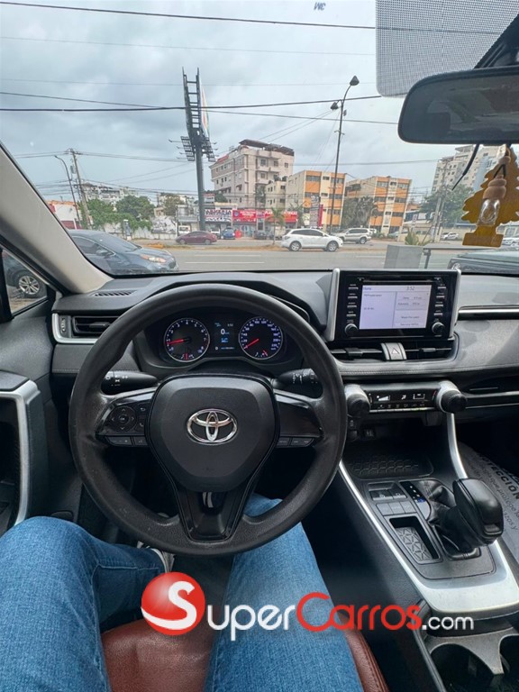 2020 Toyota RAV4 LE — foto 7 / 12