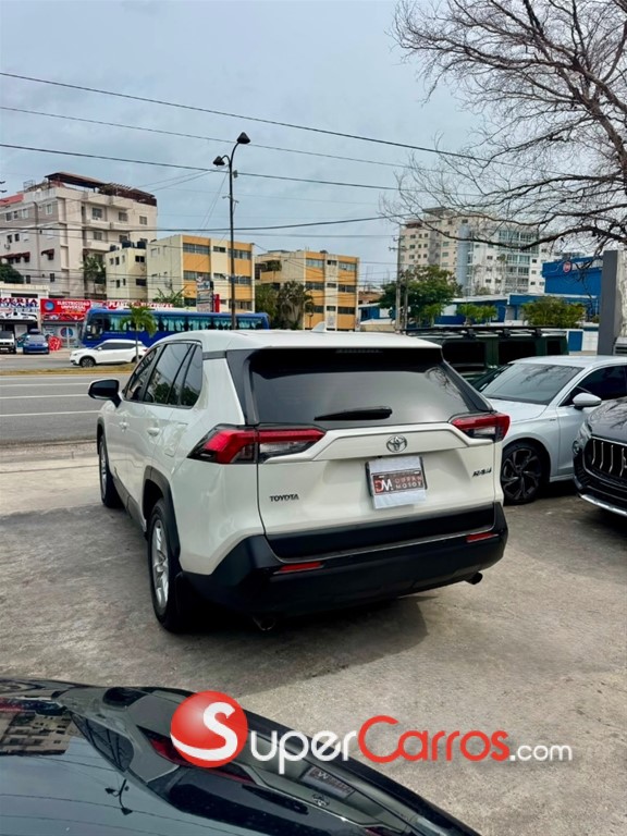 2020 Toyota RAV4 LE — foto 10 / 12