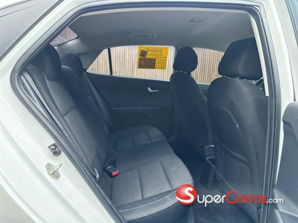 2020 Kia Rio S — foto 8 / 11