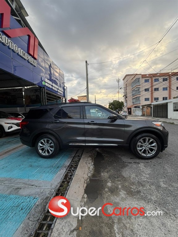 2020 Ford Explorer XLT — foto 8 / 12