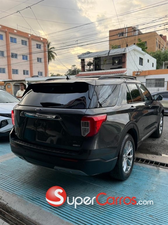 2020 Ford Explorer XLT — foto 9 / 12