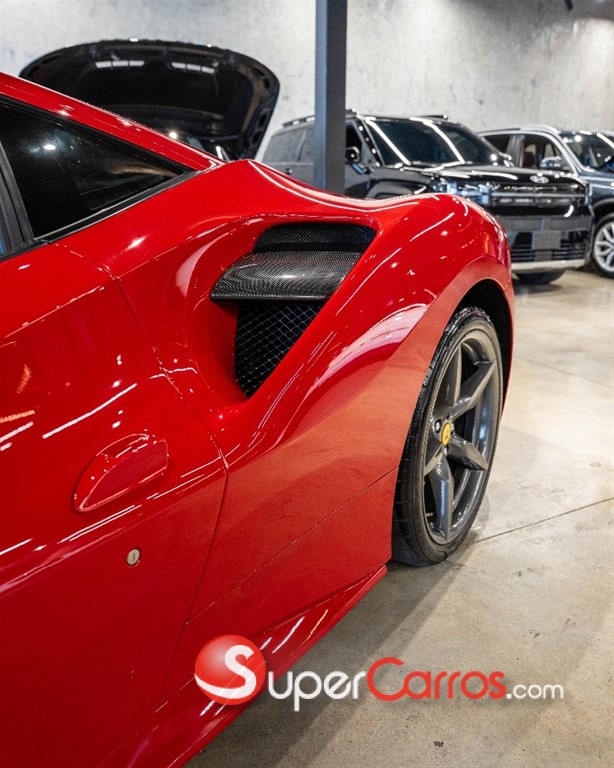 2016 Ferrari 488 GTB — foto 5 / 12