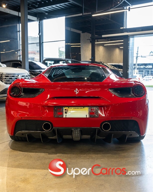 2016 Ferrari 488 GTB — foto 8 / 12
