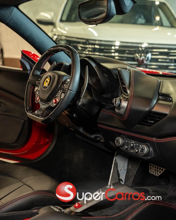2016 Ferrari 488 GTB — foto 9 / 12