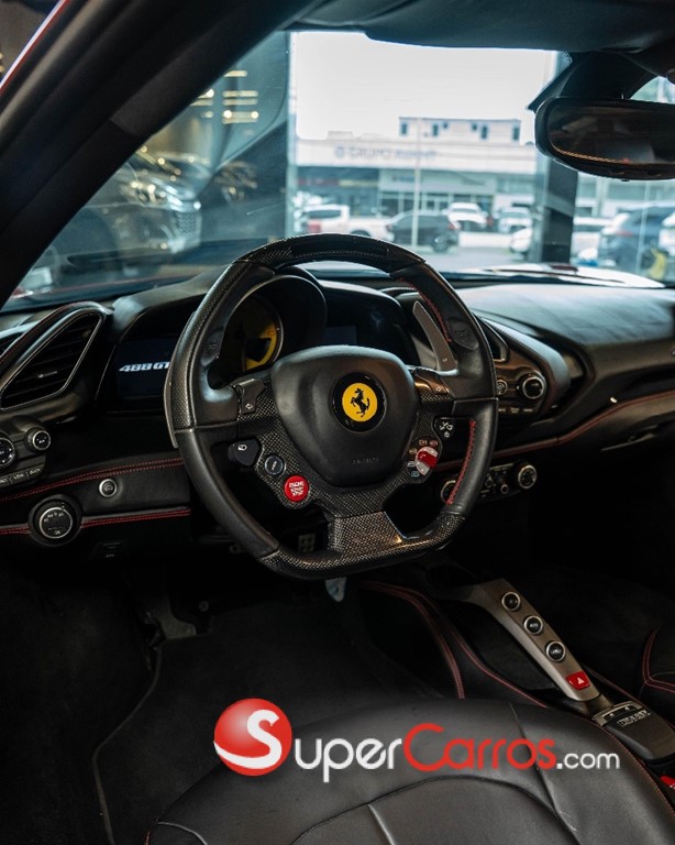2016 Ferrari 488 GTB — foto 11 / 12