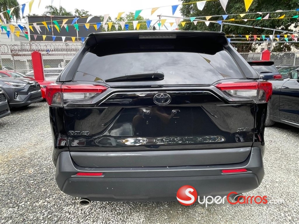2021 Toyota RAV4 XLE Premium — foto 4 / 11