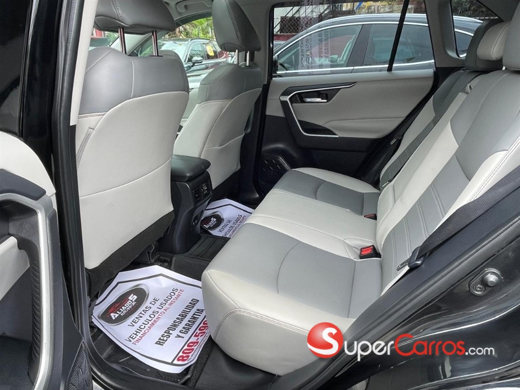 2021 Toyota RAV4 XLE Premium — foto 9 / 11