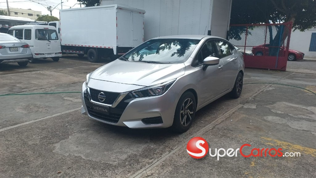 2022 Nissan Versa — foto 2 / 12