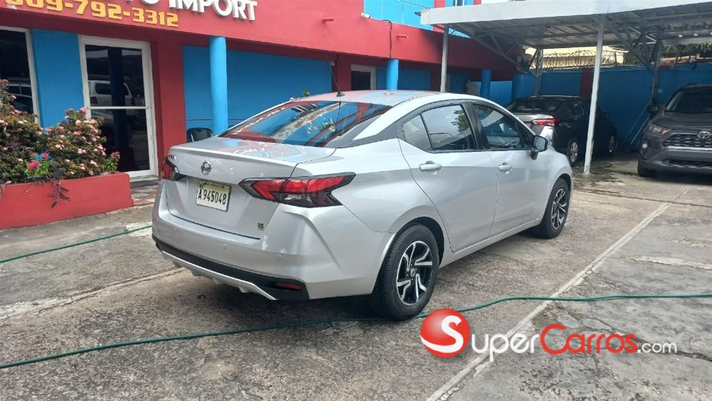 2022 Nissan Versa — foto 3 / 12