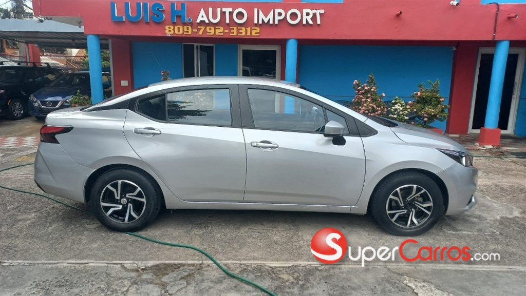 2022 Nissan Versa — foto 5 / 12