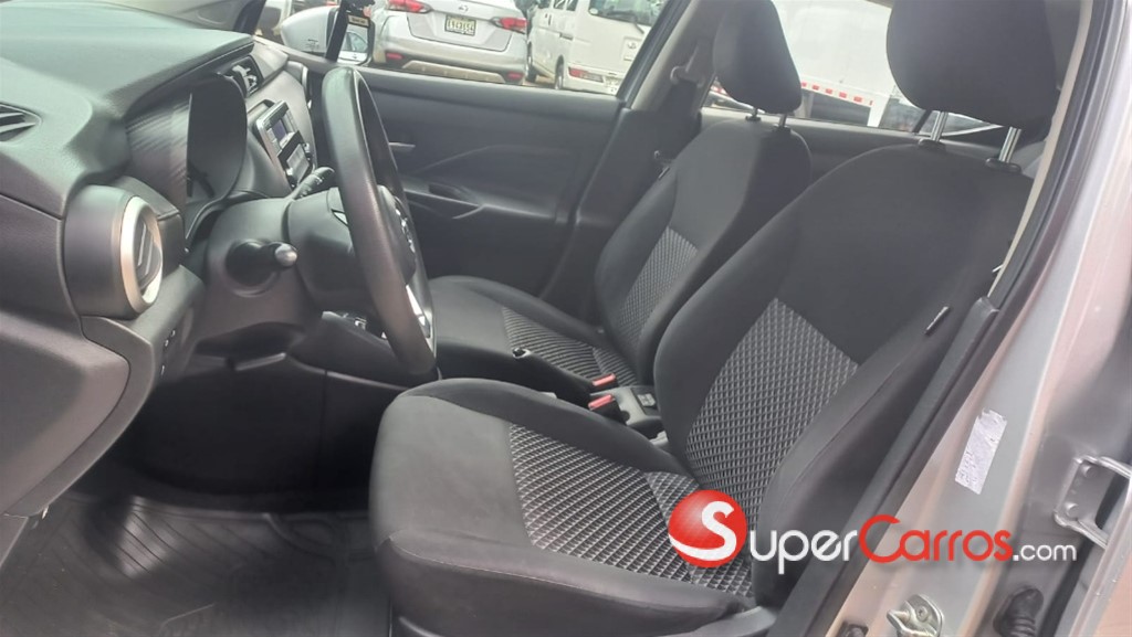 2022 Nissan Versa — foto 8 / 12