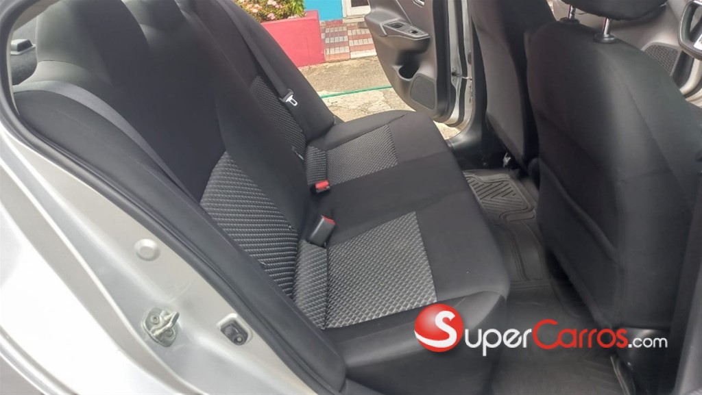 2022 Nissan Versa — foto 10 / 12