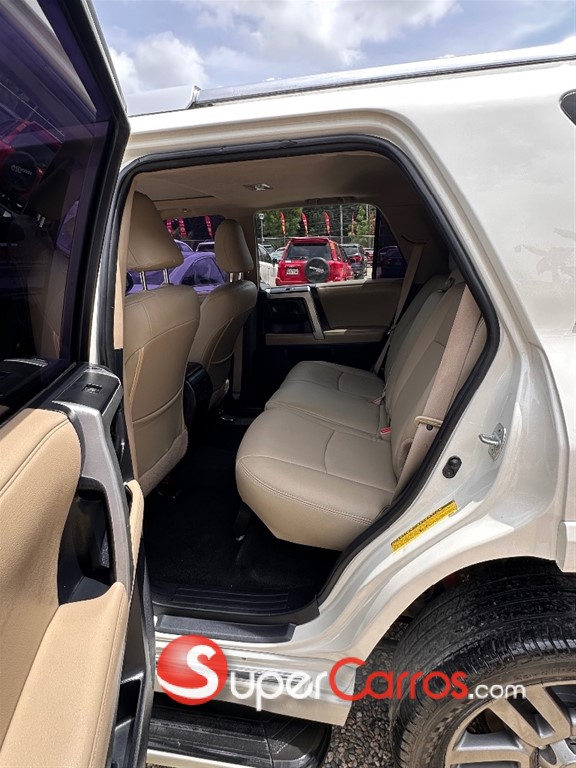 2011 Toyota 4 Runner Limited — foto 8 / 9