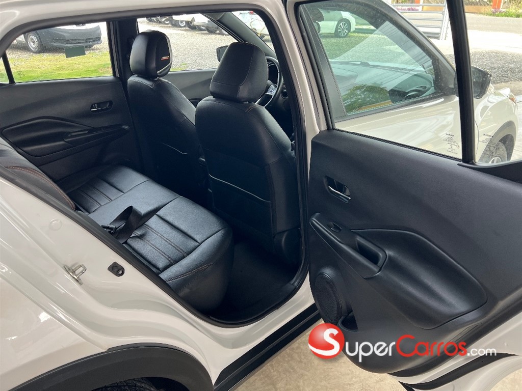 2020 Nissan Kicks SR — foto 8 / 11