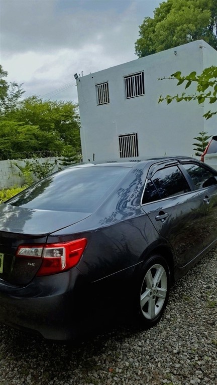 2014 Toyota Camry SE — foto 7 / 12