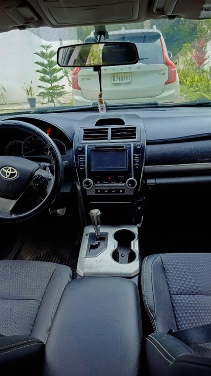 2014 Toyota Camry SE — foto 9 / 12