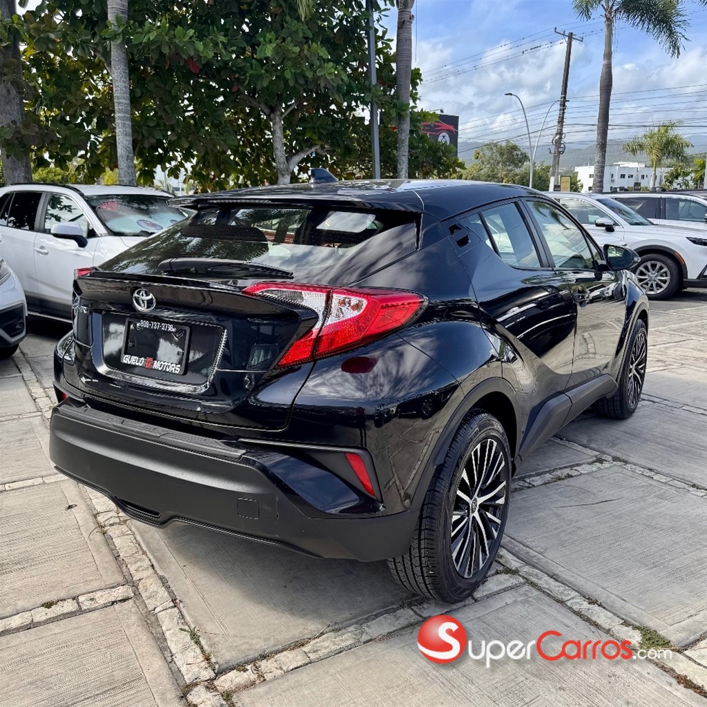 2020 Toyota C-HR LE — foto 2 / 10