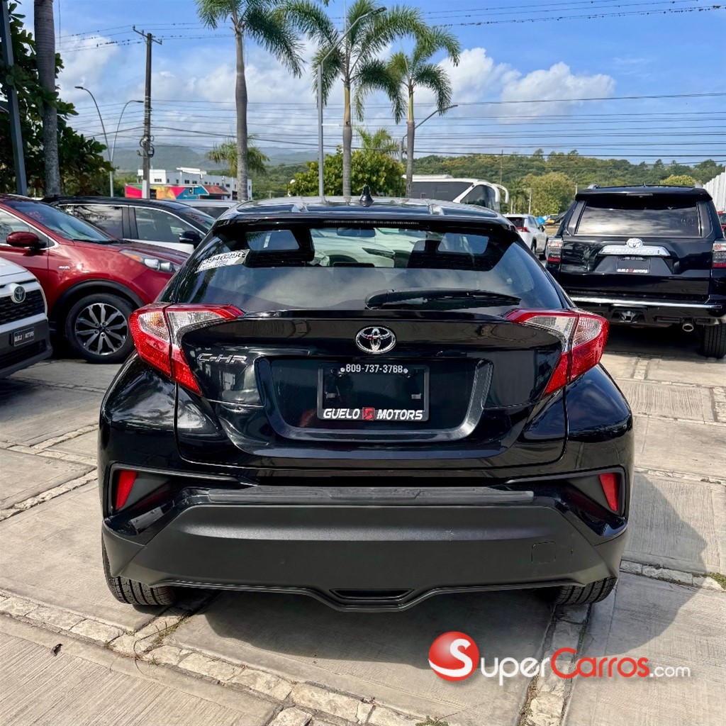 2020 Toyota C-HR LE — foto 5 / 10