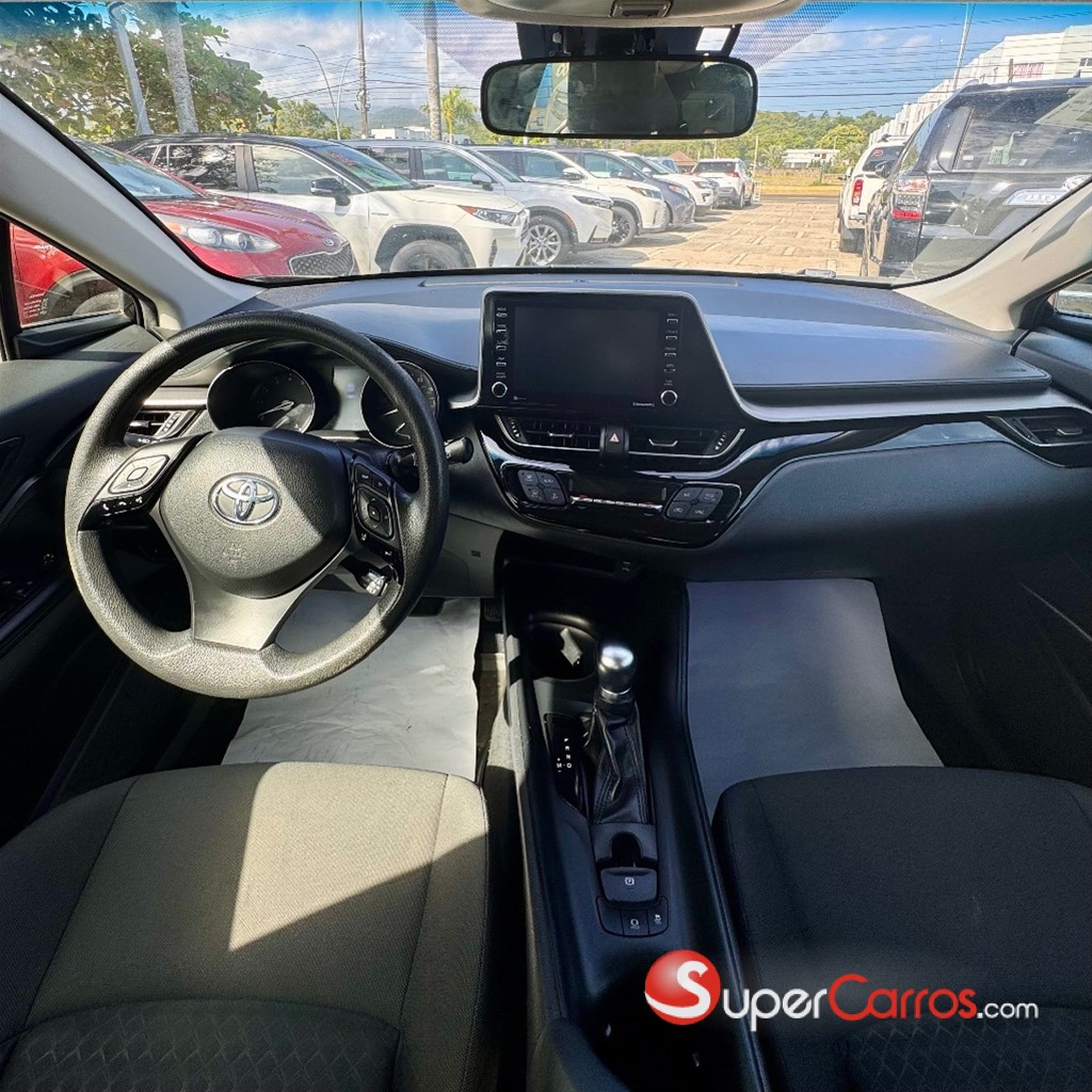 2020 Toyota C-HR LE — foto 7 / 10