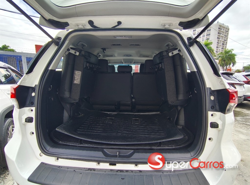 2021 Toyota Fortuner SRV — foto 7 / 10